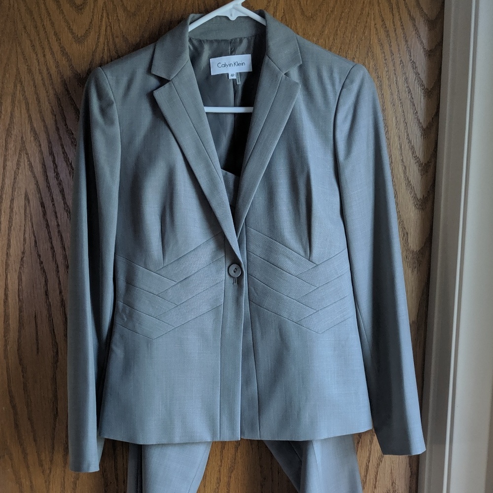 Calvin Klein grey women's suit 4P